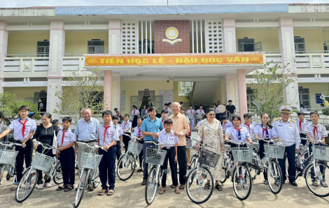 Báo Phụ nữ TPHCM và Hội người Phú Yên tại TPHCM tiếp tục hỗ trợ đồng bào tỉnh Đắk Lắk