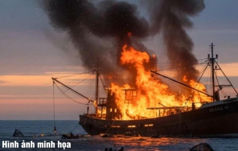 Cháy tàu giữa Trường Sa, 53 ngư dân thoát chết trong gang tấc