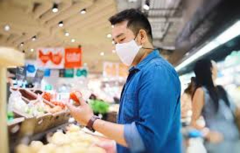 Phụ nữ Việt mua sắm ít khiếu nại hơn Nam giới?