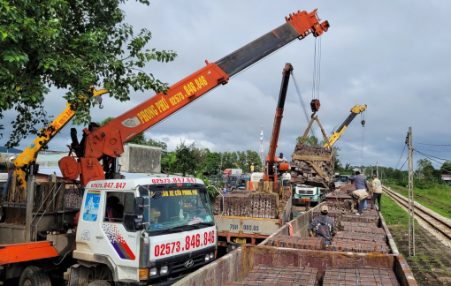 Tiếp nhận 381.000 viên gạch từ Thanh Hóa ủng hộ Đắk Lắk xây nhà cho người dân vùng lũ