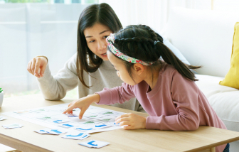 Bao lâu rồi bạn chưa nói chuyện với cha, chưa nhìn vào mắt mẹ?