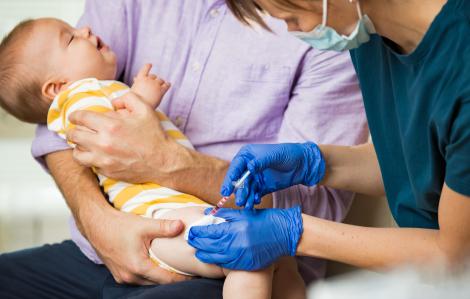 Talkshow: Cần làm gì khi trẻ bỏ lỡ mũi tiêm chủng?