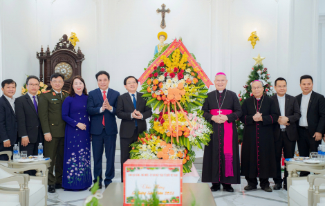 Phó Thủ tướng Chính phủ Hồ Quốc Dũng chúc mừng Giáng sinh tại TP Huế