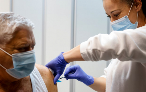 Chủng cúm mới lây lan nhanh, nhiều nước châu Âu chịu sức ép y tế