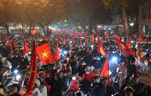 Hà Nội không ngủ sau khi U22 Việt Nam giành chiến thắng nghẹt thở trước Thái Lan