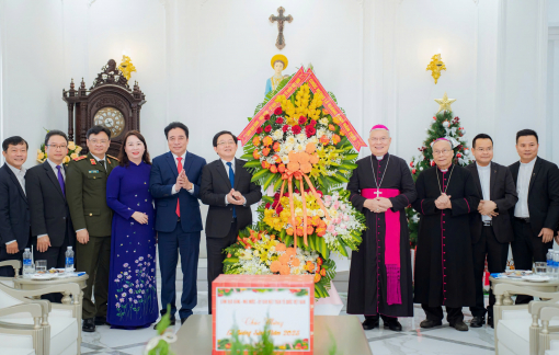 Phó Thủ tướng Chính phủ Hồ Quốc Dũng chúc mừng Giáng sinh tại TP Huế