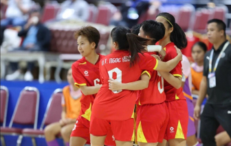 FIFA tôn vinh ‘huyền thoại’ Thùy Trang và tấm HCV lịch sử của futsal nữ Việt Nam