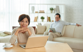 Ám ảnh câu hỏi “chồng làm công việc gì?”