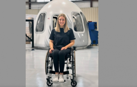 Người phụ nữ khuyết tật đầu tiên bay vào vũ trụ