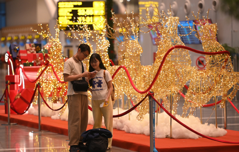 Nhà ga T3 Tân Sơn Nhất thành điểm check-in mới, hút giới trẻ dịp Giáng sinh