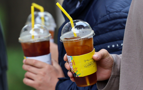 Quán cà phê, nhà hàng Hàn Quốc thu phí ly nhựa dùng 1 lần