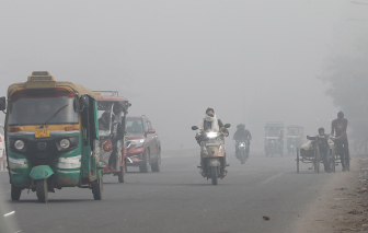 Thủ đô Ấn Độ lắp đặt máy lọc không khí tại 10.000 lớp học để bảo vệ học sinh