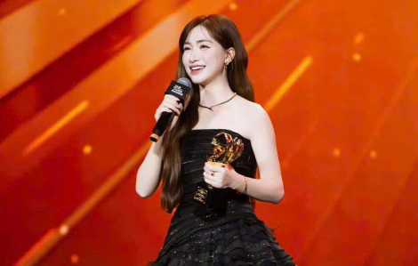 Hòa Minzy cam kết giữ gìn hình ảnh sau khi nhận Giải thưởng Quảng cáo sáng tạo Việt Nam 2025