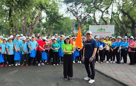 Người dân Tân Sơn Hòa hào hứng trải nghiệm phân loại chất thải rắn sinh hoạt tại nguồn