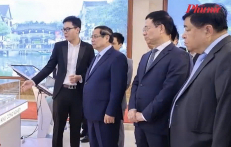 Thủ tướng Phạm Minh Chính: Kinh tế số là động lực, xã hội số là nền tảng, con người là trung tâm