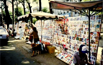 Nhớ nao lòng cánh thiệp viết tay ngày ấy