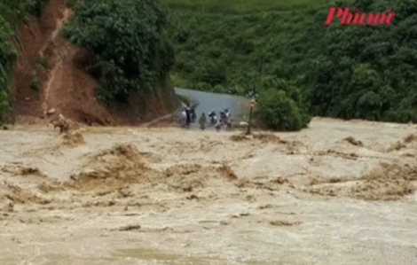 Cảnh báo sạt lở đất do mưa lũ ở Đà Nẵng và Quảng Ngãi