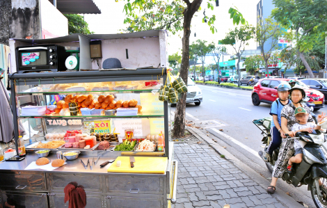 Nguy cơ ngộ độc từ bánh mì đường phố: Không thể xem nhẹ