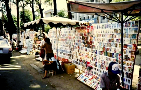 Nhớ nao lòng cánh thiệp viết tay ngày ấy