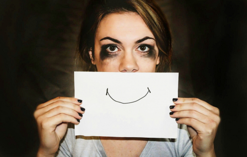 Khi tiếng cười biến chất