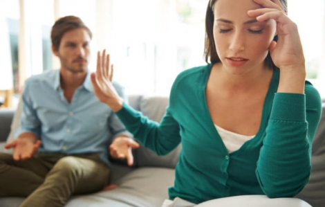 Đi đâu cũng báo cho vợ biết là mất mặt đàn ông?