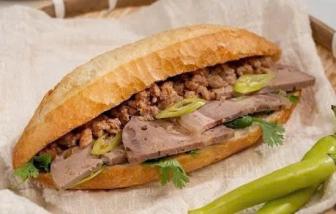 Bộ Y tế yêu cầu điều tra vụ nhiều người nghi ngộ độc sau ăn bánh mì ở TPHCM