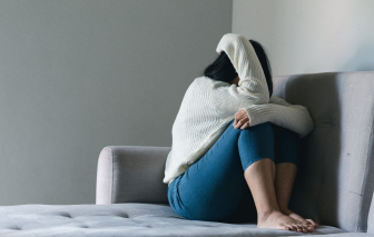 Danh tiết của tôi có bị ảnh hưởng khi sống cùng vợ chồng em gái?