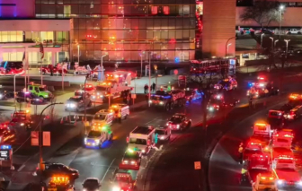 300 xe cảnh sát, xe cứu hộ… mang Noel đến cho trẻ em ở bệnh viện