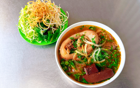 Bún bò Dần: Quán ngon "núp hẻm" với hương vị nguyên bản Đà Lạt xưa