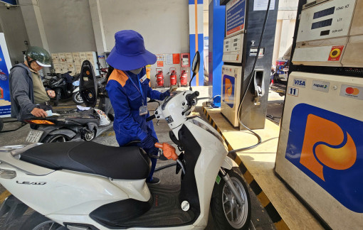 Giá xăng tiếp tục giảm, còn hơn 19.000 đồng/lít