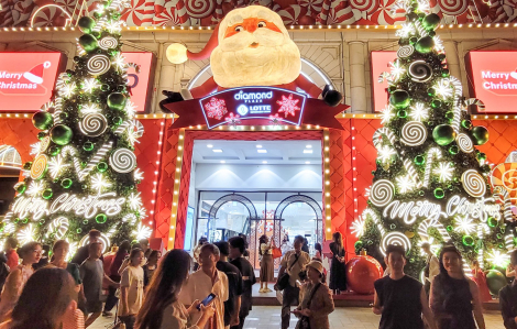 Không khí Giáng sinh 2025 rộn ràng trên khắp cả nước