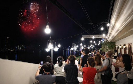 TPHCM: “Cháy” dịch vụ ăn tối kết hợp xem pháo hoa tết Dương lịch 2026