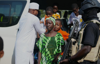 Cuộc đoàn tụ đầy nước mắt của các gia đình trong vụ bắt cóc hàng loạt lớn nhất lịch sử Nigeria