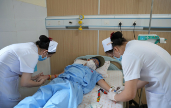 Hồi sinh đôi chân cho cậu bé 12 tuổi mắc ung thư máu hiếm gặp