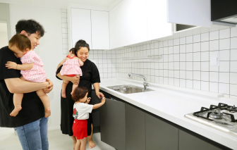 Trì hoãn đăng ký kết hôn vì… chính sách