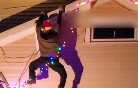 Hàng xóm gọi báo cảnh sát bởi dùng hình nộm trang trí Giáng sinh