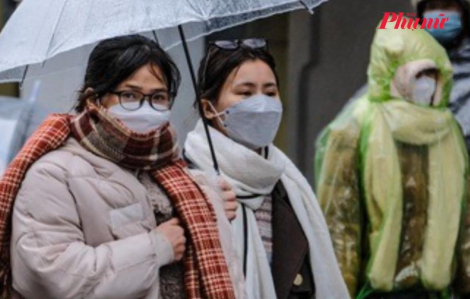 Người dân Hà Nội co ro trong giá rét khi không khí lạnh tràn về, thấp nhất 13 độ C