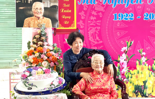 Bà mẹ trăm tuổi của những người con anh hùng