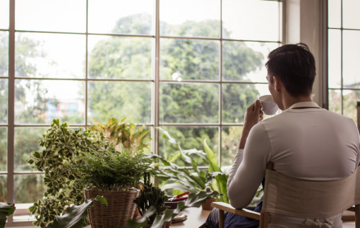 Người đàn ông và nồi mứt mít