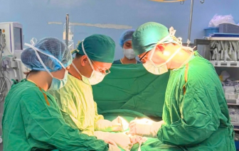 Bé trai phải cắt bỏ tinh hoàn sau cơn đau vùng kín đột ngột