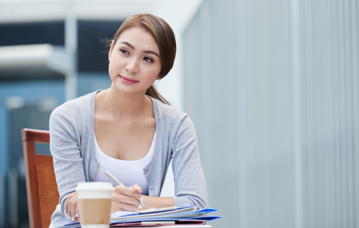 Sau tất cả, ta vẫn ngồi đây