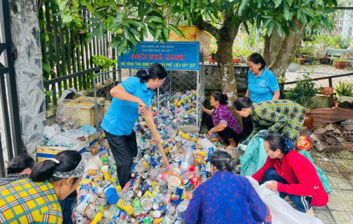 Phụ nữ Bắc Tân Uyên chung tay phân loại rác, tiếp sức an sinh