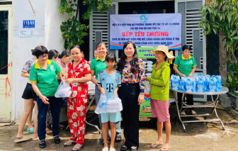 Chị em ở phường Trung Mỹ Tây đã tặng hơn 30.550 suất ăn cho người lao động