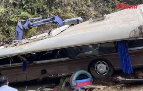 Những hình ảnh đau lòng của vụ xe khách khiến ít nhất 8 người tử vong ở Lào Cai