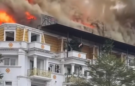 Cháy dãy biệt thự ở Hà Nội
