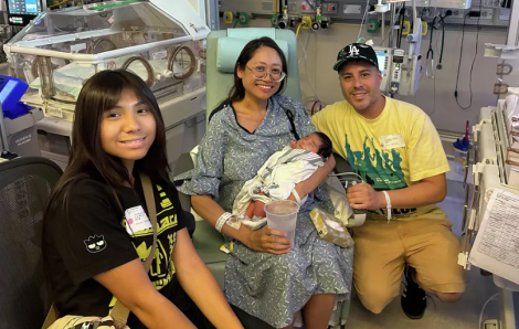 Chuyện chưa từng có: Người phụ nữ sinh con từ thai ngoài tử cung