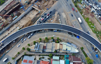 Cầu vượt nối cao tốc và đường Mai Chí Thọ tại nút giao An Phú trước ngày thông xe