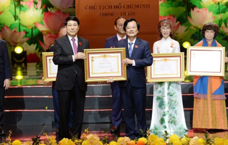 Thầy thuốc Nhân dân Tạ Văn Trầm được phong tặng danh hiệu Anh hùng Lao động