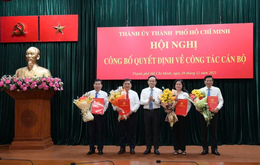 TPHCM trao quyết định 3 Ủy viên Ban Thường vụ Thành ủy về cấp phường