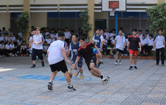 TPHCM: Trường học hạn chế điện thoại trong giờ ra chơi từ tháng 1/2026